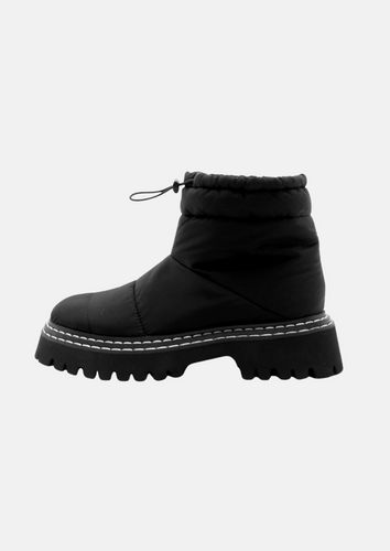 Ollie Boot Black SAMPLE