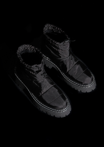 Ollie Boot Black SAMPLE