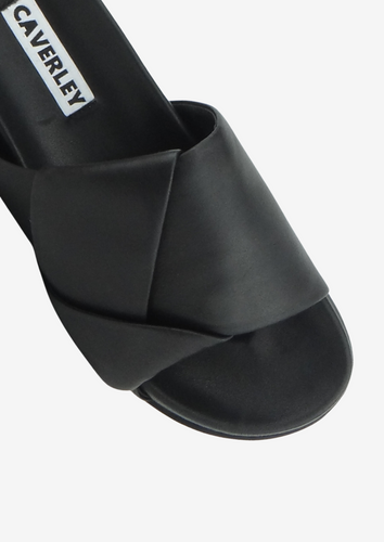 Larry Slide Black SAMPLE